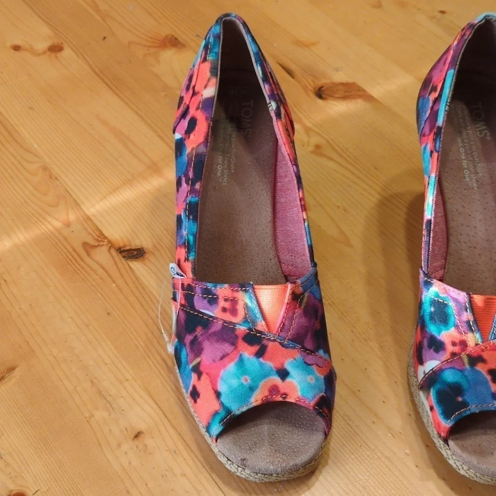 Step into Summer with Toms Oahu Espadrille: Perfect Blend of Style and Comfort - Picture 6 of 15